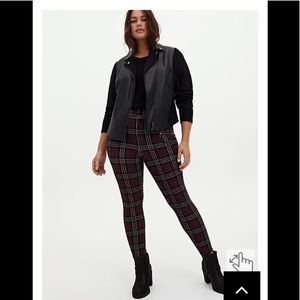 TORRID STUDIO SIGNATURE BURGUNDY PURPLE PLAID PONTE SKINNY ANKLE TROUSER